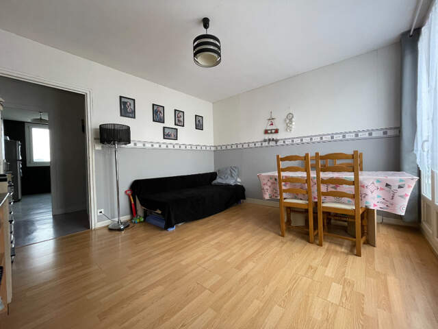 TRES BEL APPARTEMENT DE 66 M2 REFAIT A NEUF SITUE AU 4ème E — photo du bien