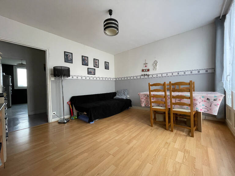 TRES BEL APPARTEMENT DE 66 M2 REFAIT A NEUF SITUE AU 4ème E — photo 1