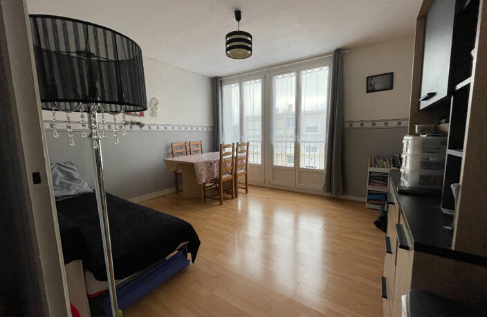 TRES BEL APPARTEMENT DE 66 M2 REFAIT A NEUF SITUE AU 4ème E — photo 2