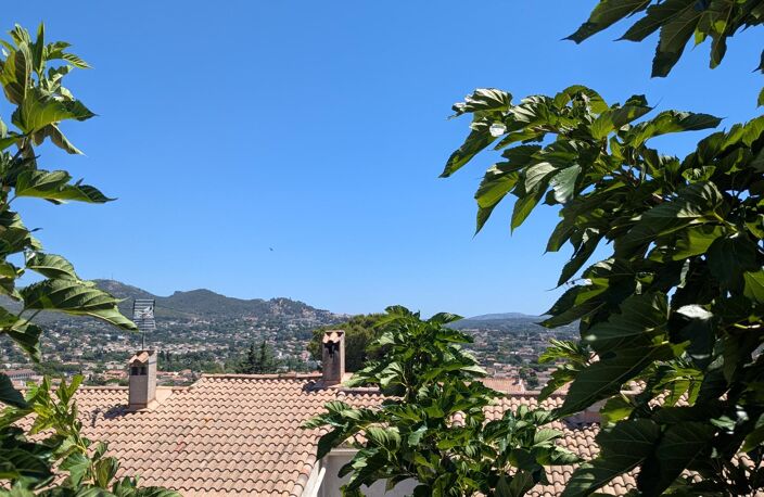 Vente maison 4 pièces 75 m² Plan-de-Cuques (13380) — photo 2