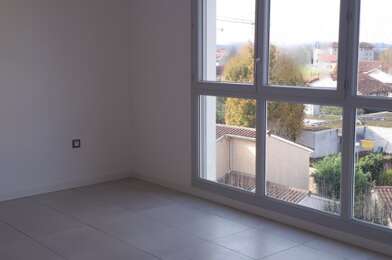 Appartement  990 €
