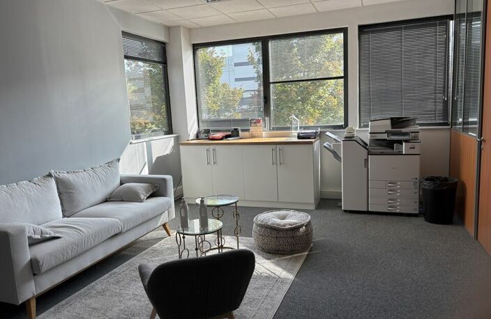BUREAUX à LOUER — photo 2