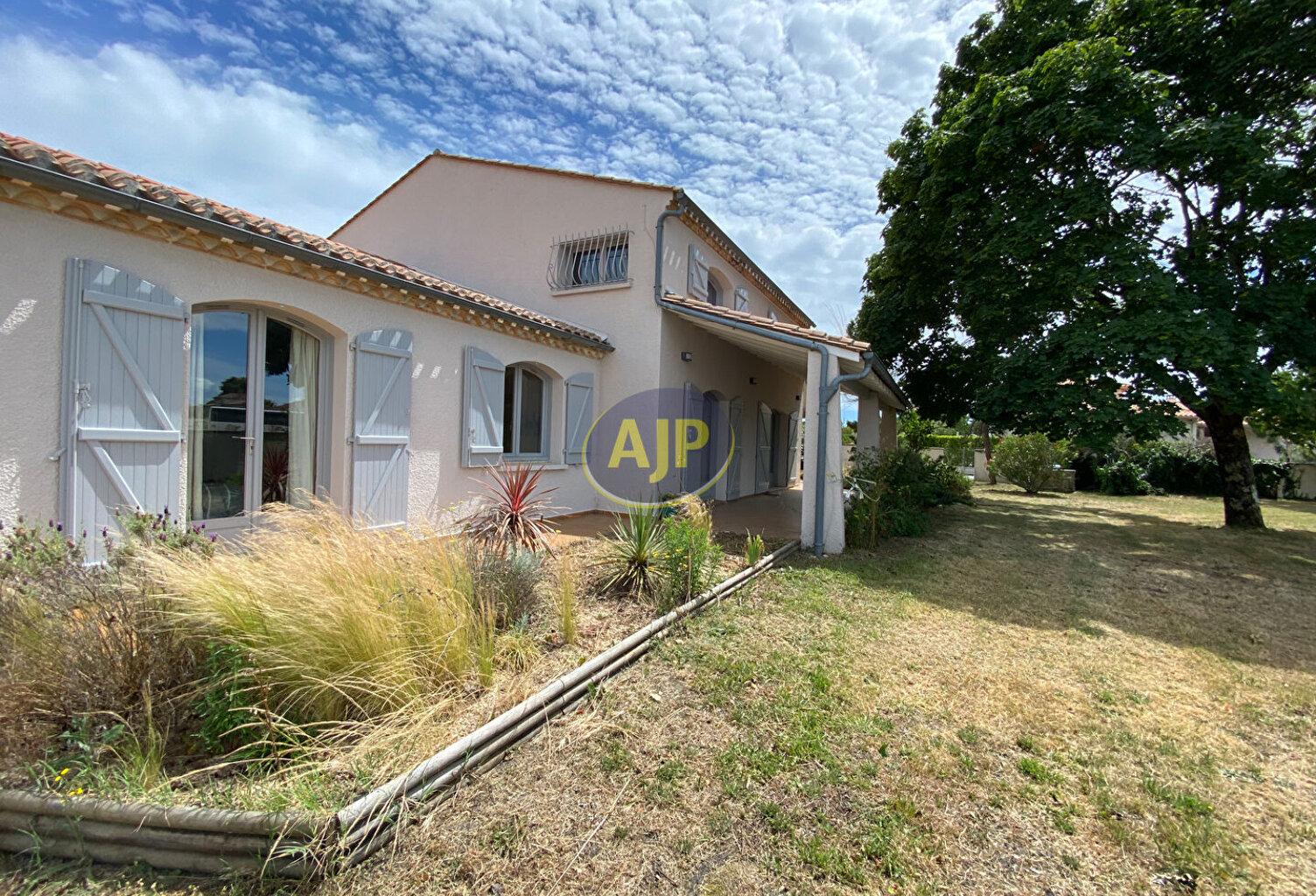 Ensemble immobilier de caractère à Vendays-Bourg — photo 1