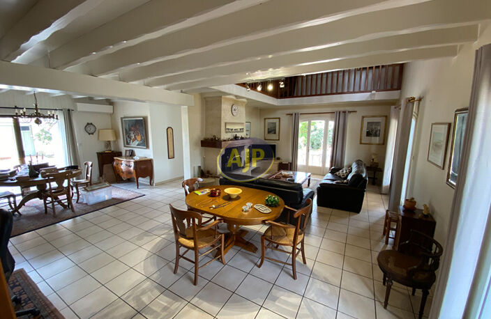 Ensemble immobilier de caractère à Vendays-Bourg — photo 4