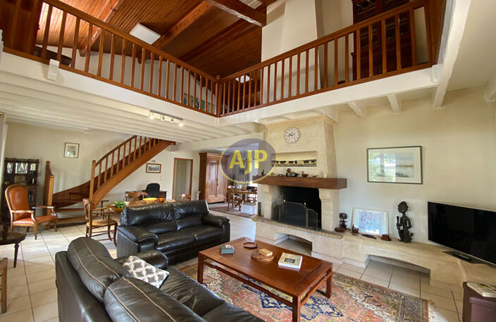 Ensemble immobilier de caractère à Vendays-Bourg — photo 5