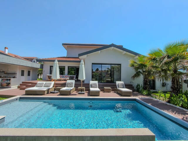 MAISON FAMILIALE D'EXCEPTION QUARTIER DES CINQ CANTONS - ANGLET — photo du bien