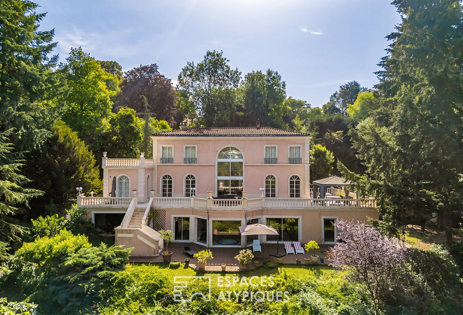 Demeure de prestige au sein d'un parc privé avec piscine et étang — photo 1