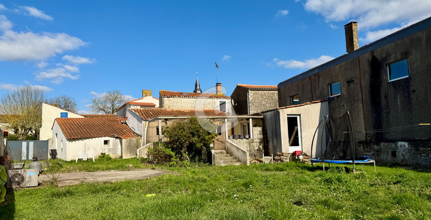 MAISON - 5 PIECES - 122M² - A VENDRE - TRIAIZE — photo 1