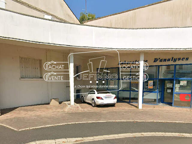 LOCAL COMMERCIAL PLEIN CENTRE - DOUE EN ANJOU — photo du bien