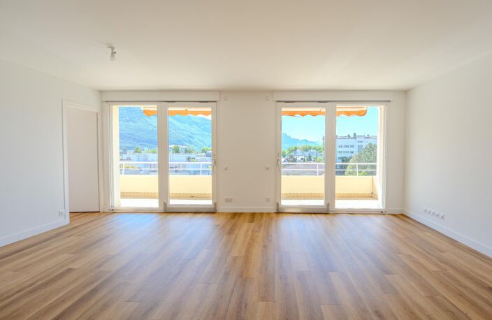T5 rénové 122 m² avec terrasse - Annecy Parmelan — photo 3