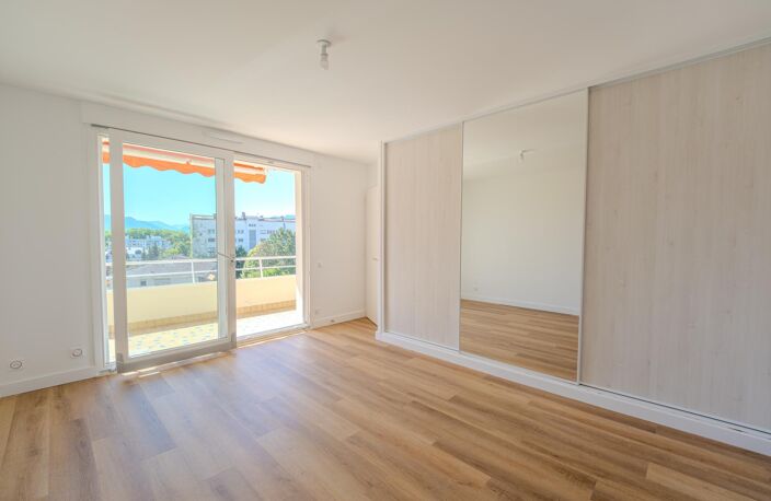 T5 rénové 122 m² avec terrasse - Annecy Parmelan — photo 5