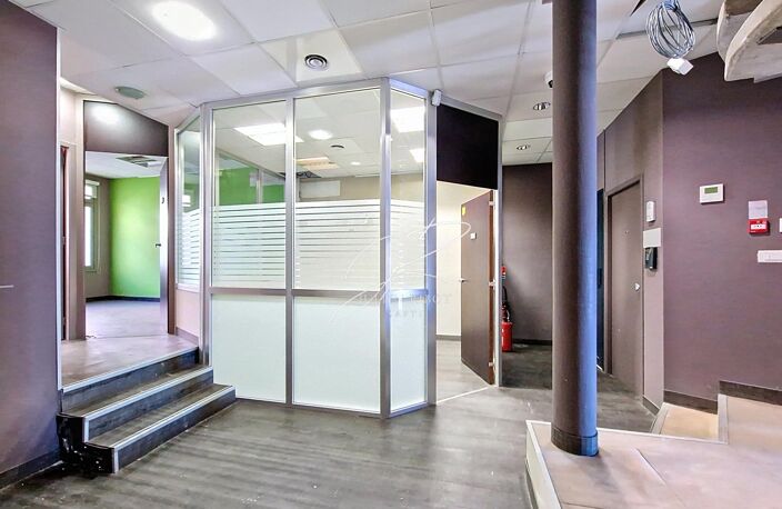Immeuble 200 m² + 100 m² de combles — photo 2