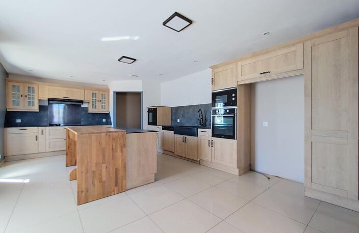 Belle demeure de 275 m² + dépendances sur 1 ha — photo 4