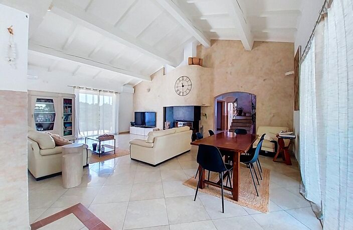 Villa de prestige, dépendances, piscine, garages. — photo 3