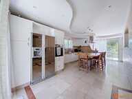 Villa de prestige, dépendances, piscine, garages. — photo 4