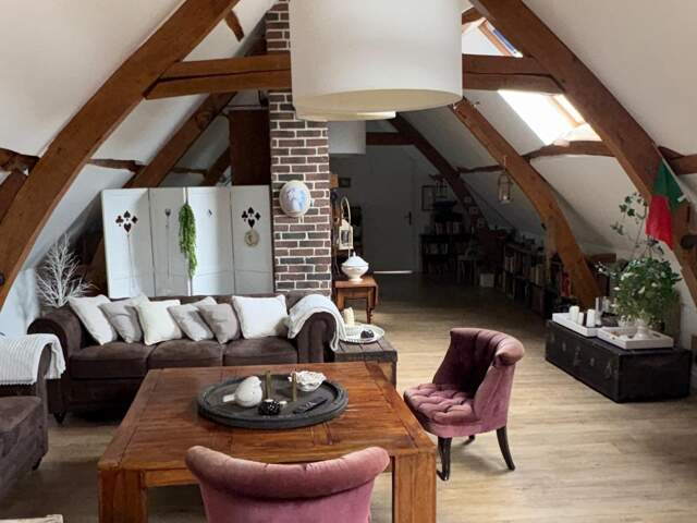 Super maison avec de généreux volume pour vous épanouir — photo du bien