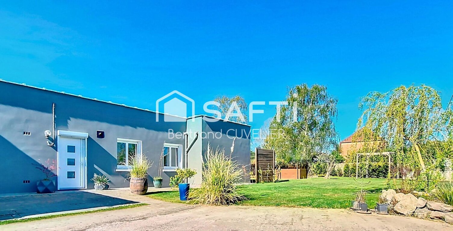 Maison plain pied rénovée avec nombreuses dépendances, garages et stationnements — photo 1