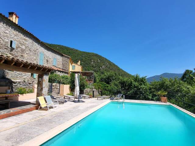 Splendide et spacieuse propriété avec dependances et piscine — photo du bien