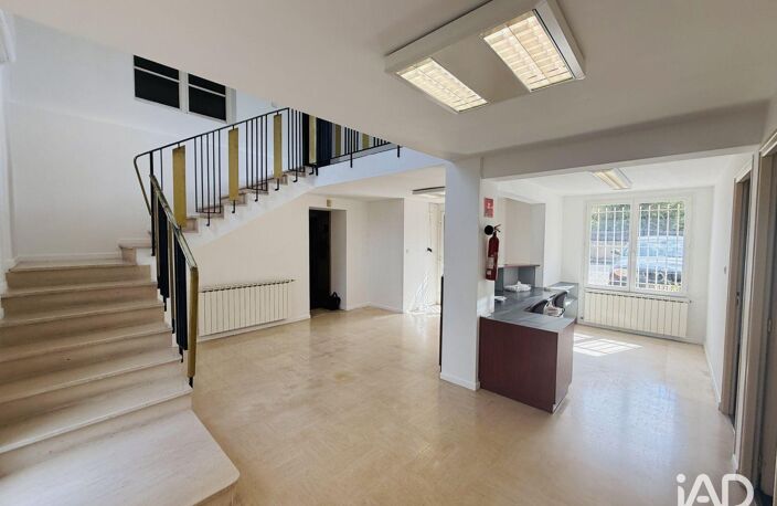 Vente Maison/villa 9 pièces — photo 2