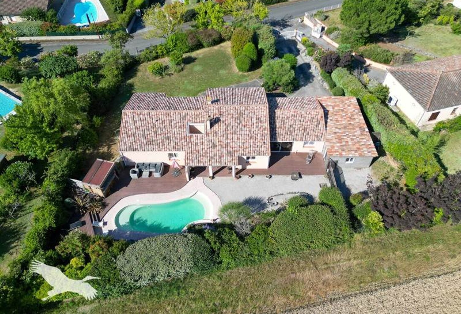 Villa de 6 pièces principales — photo 1