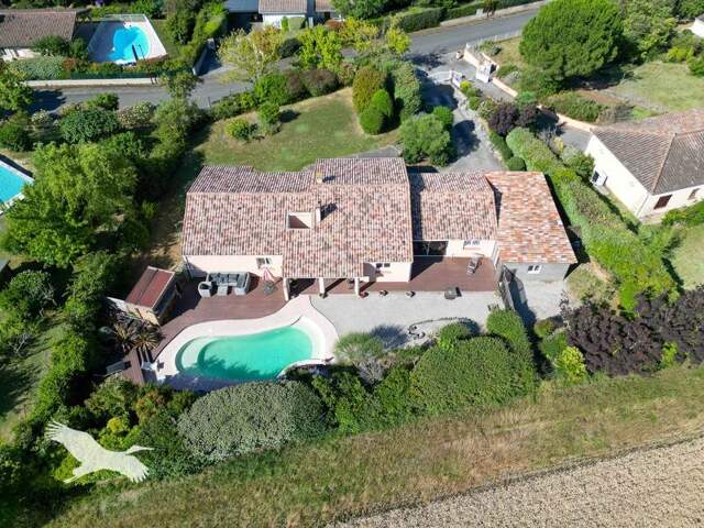 Villa de 6 pièces principales — photo du bien