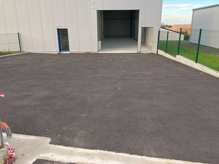 Location Local d'activités 165 m&sup2; — photo 1