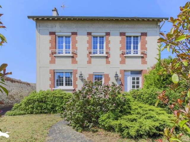Maison en pierre de 6 pièces principales — photo du bien