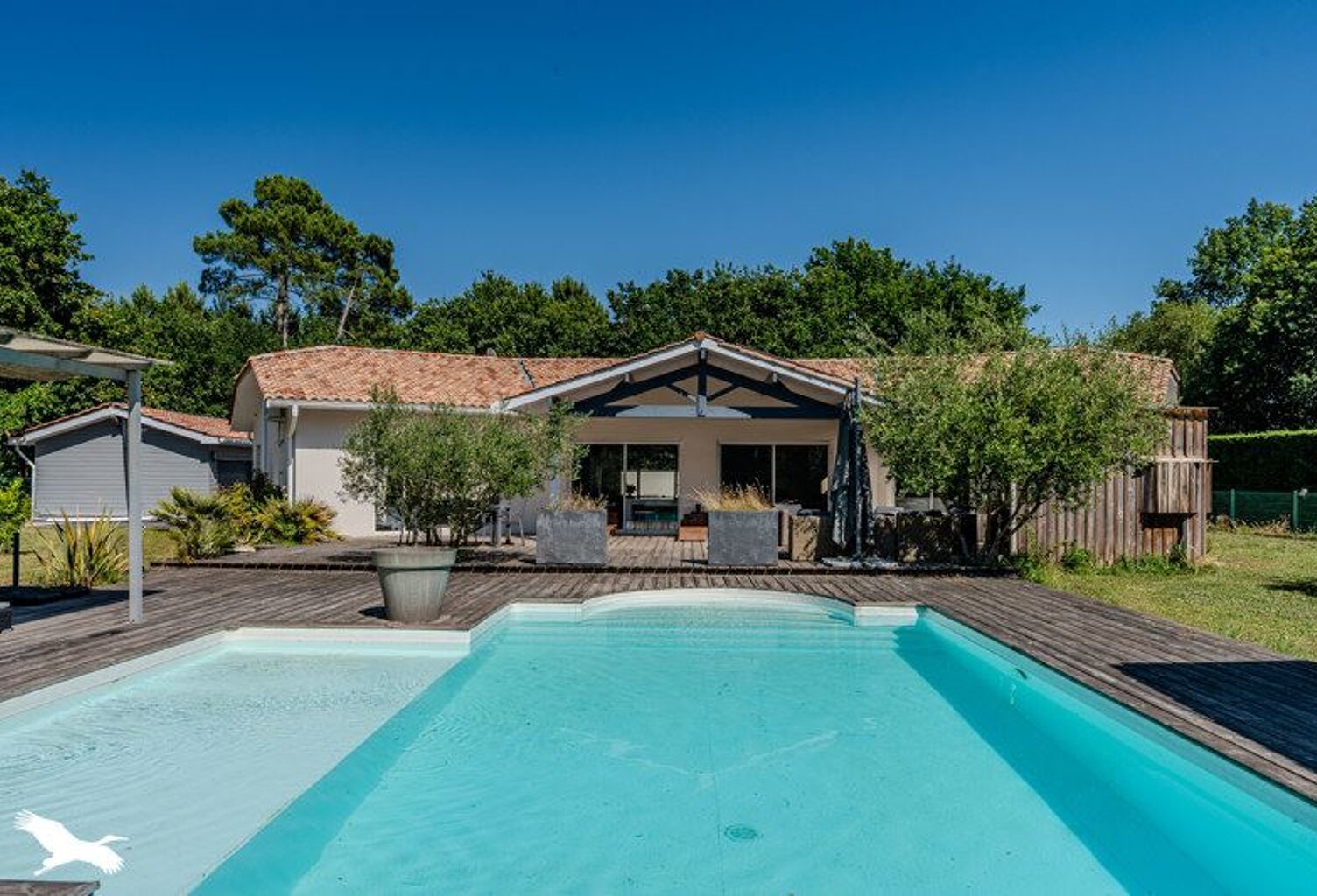 Contemporaine de 9 pièces principales — photo 1