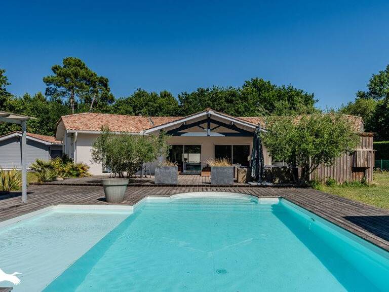 Contemporaine de 9 pièces principales — photo 1
