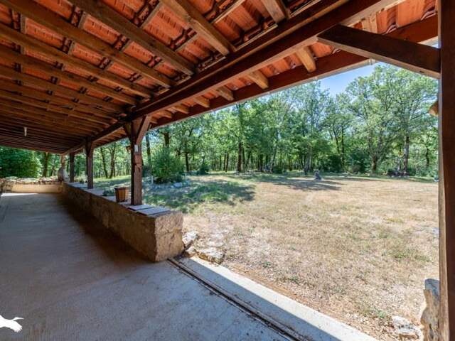 Maison en pierre de 5 pièces principales — photo du bien