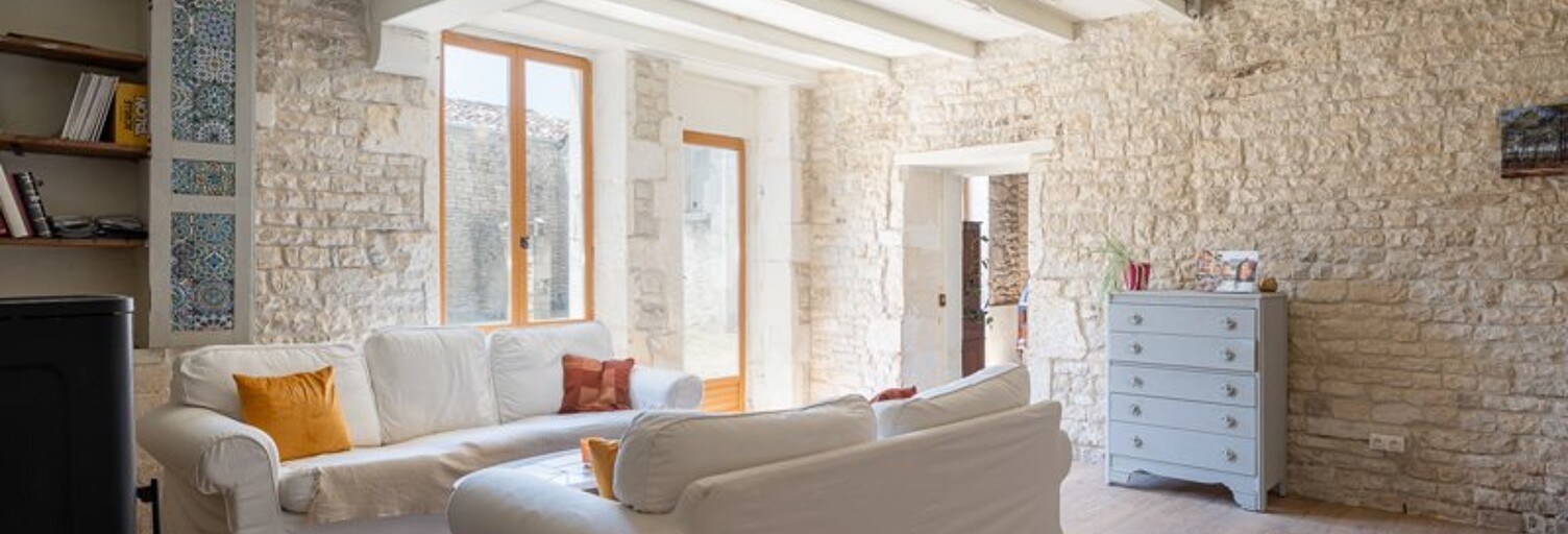 Maison 8 Pièces 204 m² à vendre à Louzignac (17160)