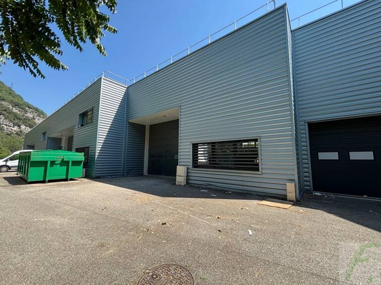 Local commercial — photo 1