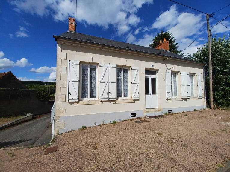 Maison indépendante avec cour et dépendances. — photo 1