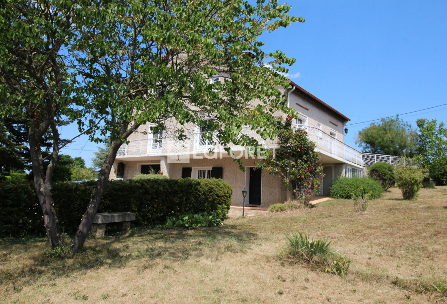 Maison Saint Just Saint Rambert 217 m2, 6 chambres, 1240m² de terrain — photo 1