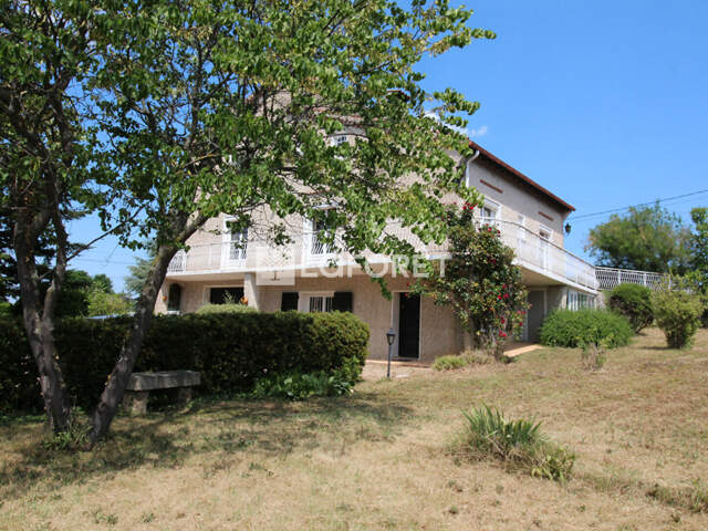 Maison Saint Just Saint Rambert 217 m2, 6 chambres, 1240m² de terrain — photo du bien