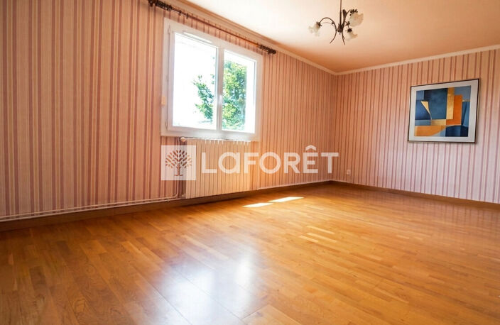 Maison Saint Just Saint Rambert 217 m2, 6 chambres, 1240m² de terrain — photo 4