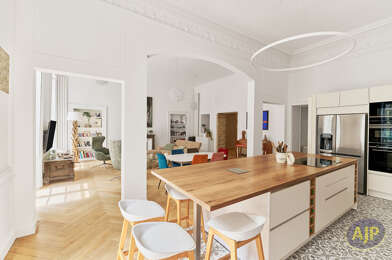 Appartement 6 pièces 911760 €