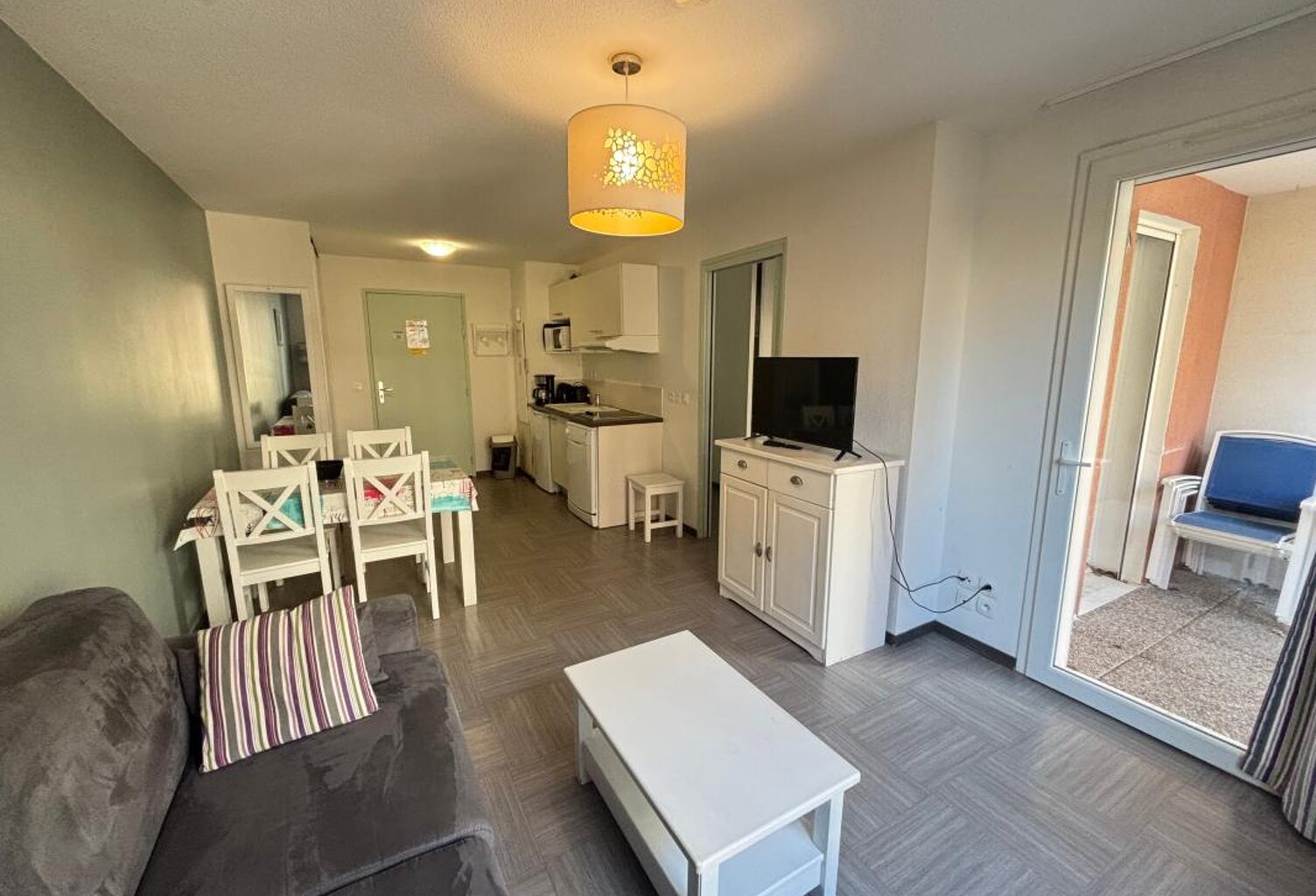 Appartement À Vendre 2 pièces avec piscine et box — photo 1