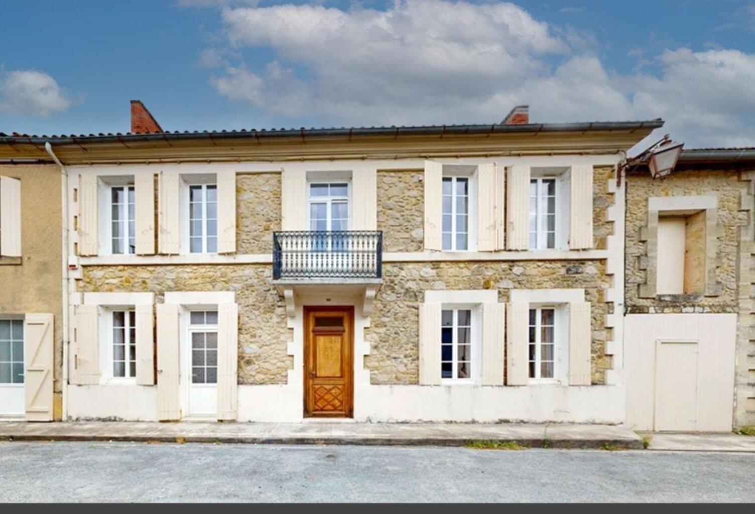 Ensemble en pierre, maison principale avec jardin et 1 appartement à VILLEFRANCHE DE LONCHAT (24) — photo 1