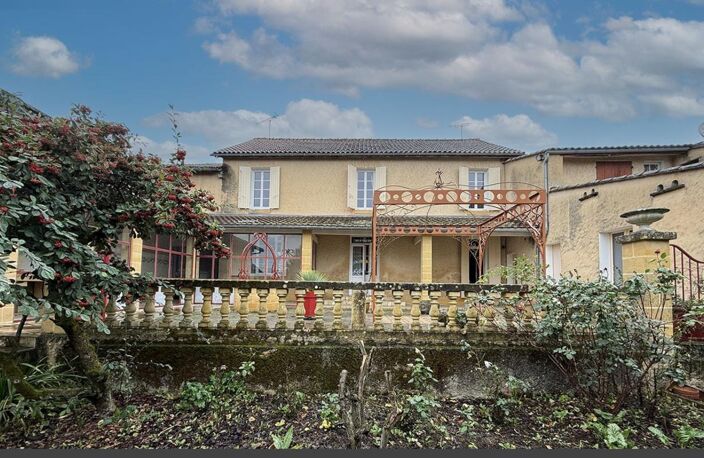 Ensemble en pierre, maison principale avec jardin et 1 appartement à VILLEFRANCHE DE LONCHAT (24) — photo 2
