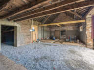 Ensemble en pierre à rénover – 340 m² de potentiel habitable – Hangar 223 m² – Terrain 3 109 m² — photo 2