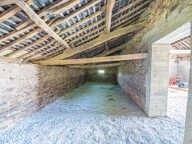 Ensemble en pierre à rénover – 340 m² de potentiel habitable – Hangar 223 m² – Terrain 3 109 m² — photo 4