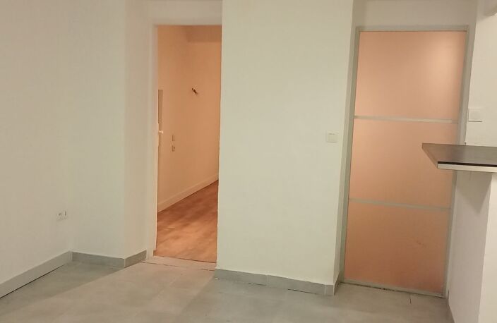 MONTPELLIER ÉCUSSON  T2 43 m² RÉNOVÉ  IDÉAL INVESTISSEUR — photo 2