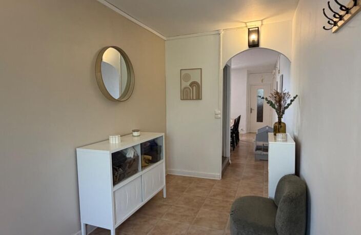 MAISON EN CENTRE-VILLE, 5 CHAMBRES, GARAGE ET JARDIN CLOS — photo 4