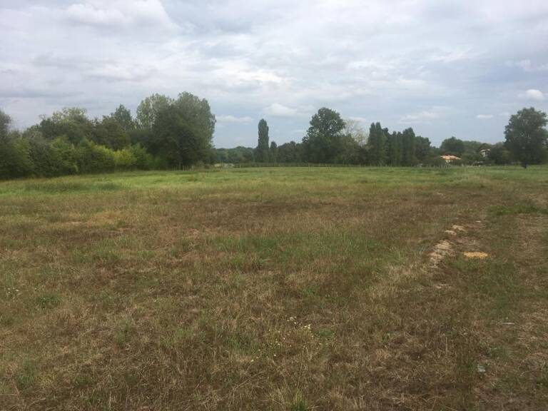 Terrain à bâtir de 613 m² à CAVIGNAC (33) — photo 1