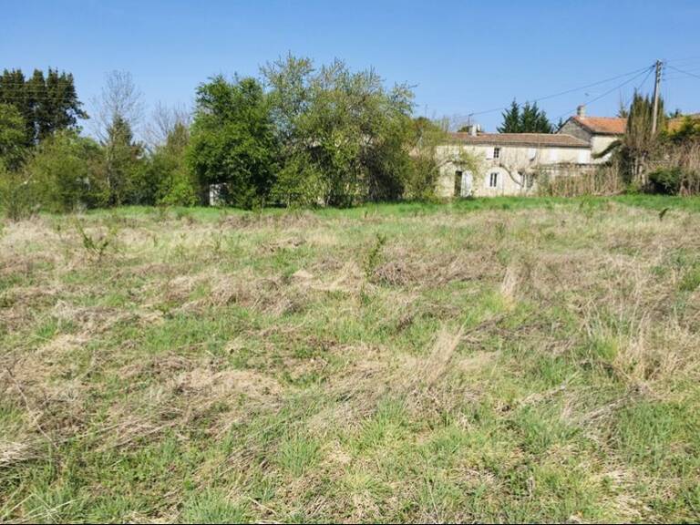 Terrain à bâtir de 733 m² à BOURG (33) — photo 1