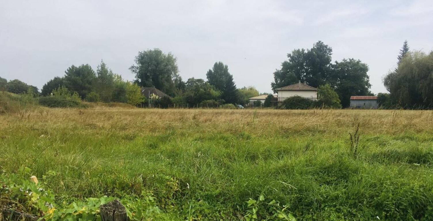 Terrain à bâtir de 1053 m² à SAINT-CHRISTOLY-DE-BLAYE (33) — photo 1