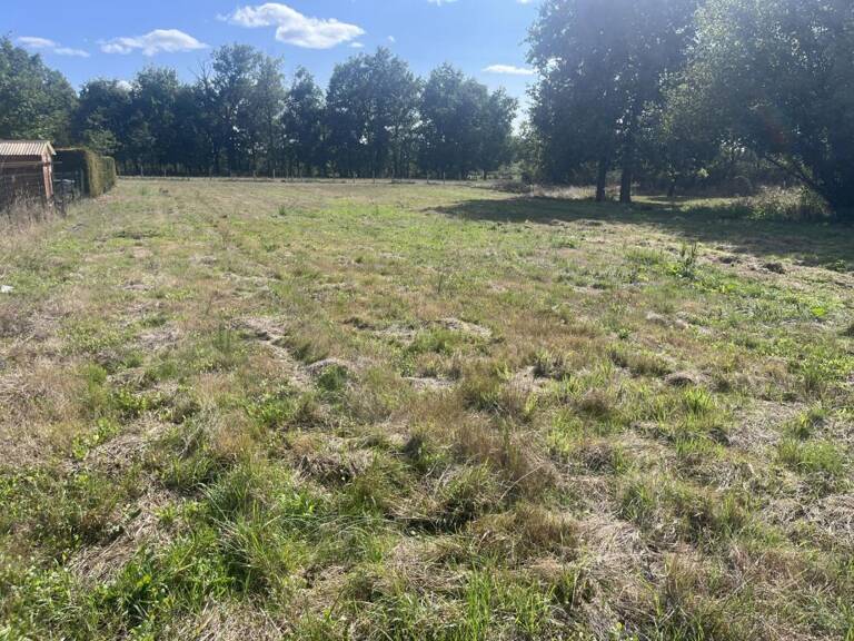 Terrain à bâtir de 770 m² à SAINT-ANDRE-DE-CUBZAC (33) — photo 1