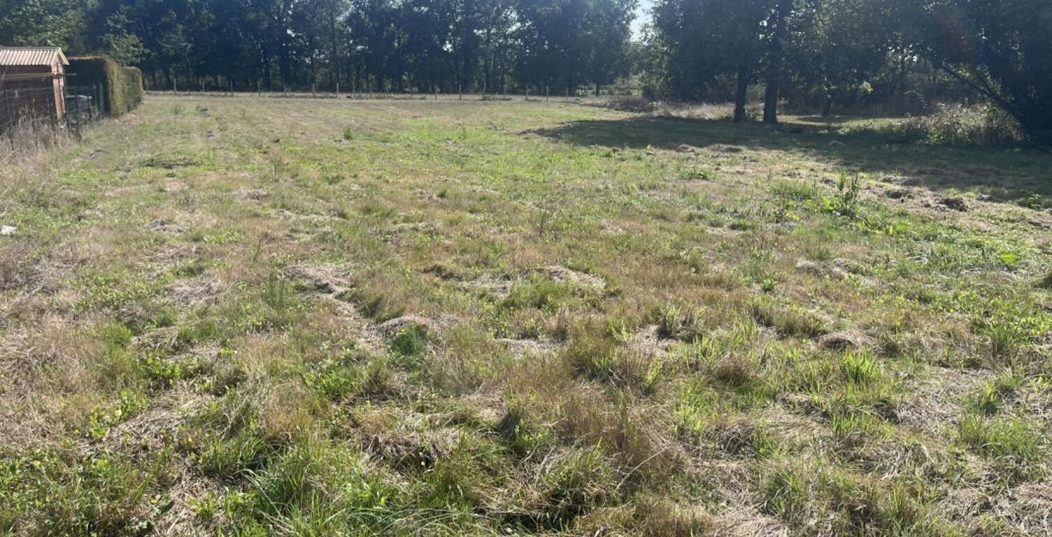 Terrain à bâtir de 770 m² à SAINT-ANDRE-DE-CUBZAC (33) — photo 1