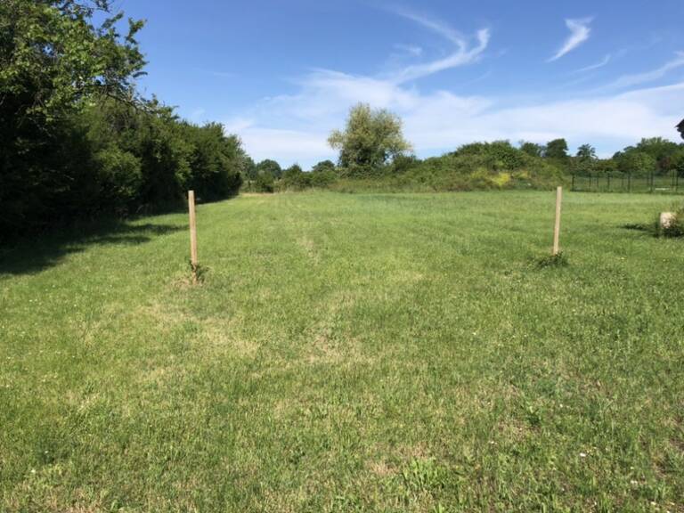 Terrain à bâtir de 824 m² à PUGNAC (33) — photo 1